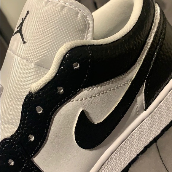 Air jordan 1 black and white customs - Picture 2 of 2